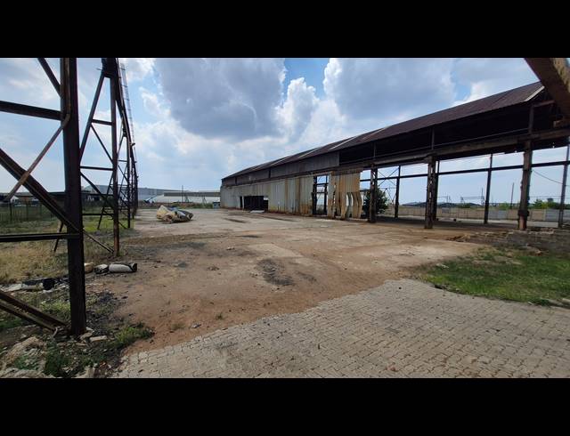 3,000M² FACTORY FOR SALE IN BOKSBURG EAST